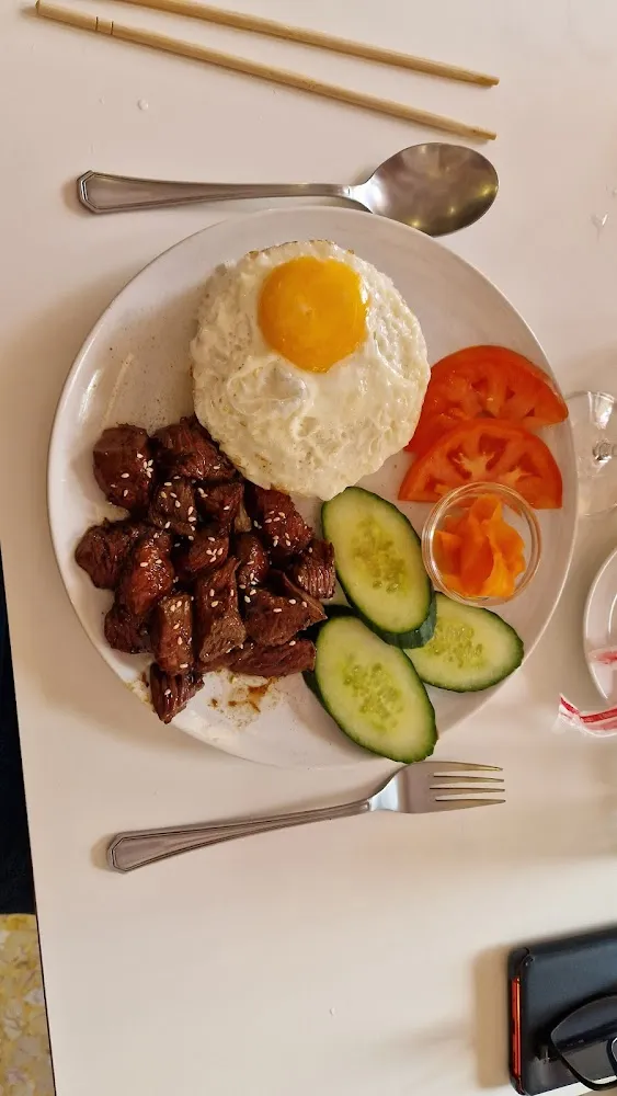 Bo Luc Lac with Fried Egg