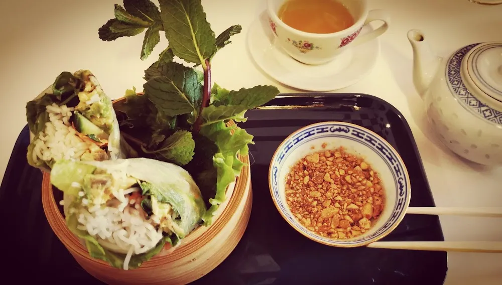 Spring Roll with Nuoc Nam Sauce